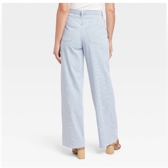 NWT Women's High-Rise Wide Leg Jeans -
Universal Thread Light Blue size 00 - Picture 2 of 11